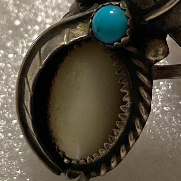 Old Pawn Mother of Pearl and Turquoise Ring - Picture 7 of 13